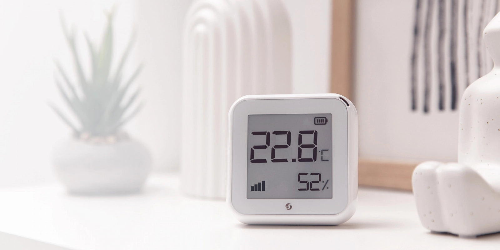 Senzor wireless de umiditate si temperatura Shelly Plus H&T, ecran E-ink, WiFi, control aplicatie, compatibil Amazon Alexa, Google Assistant si Home Assistant